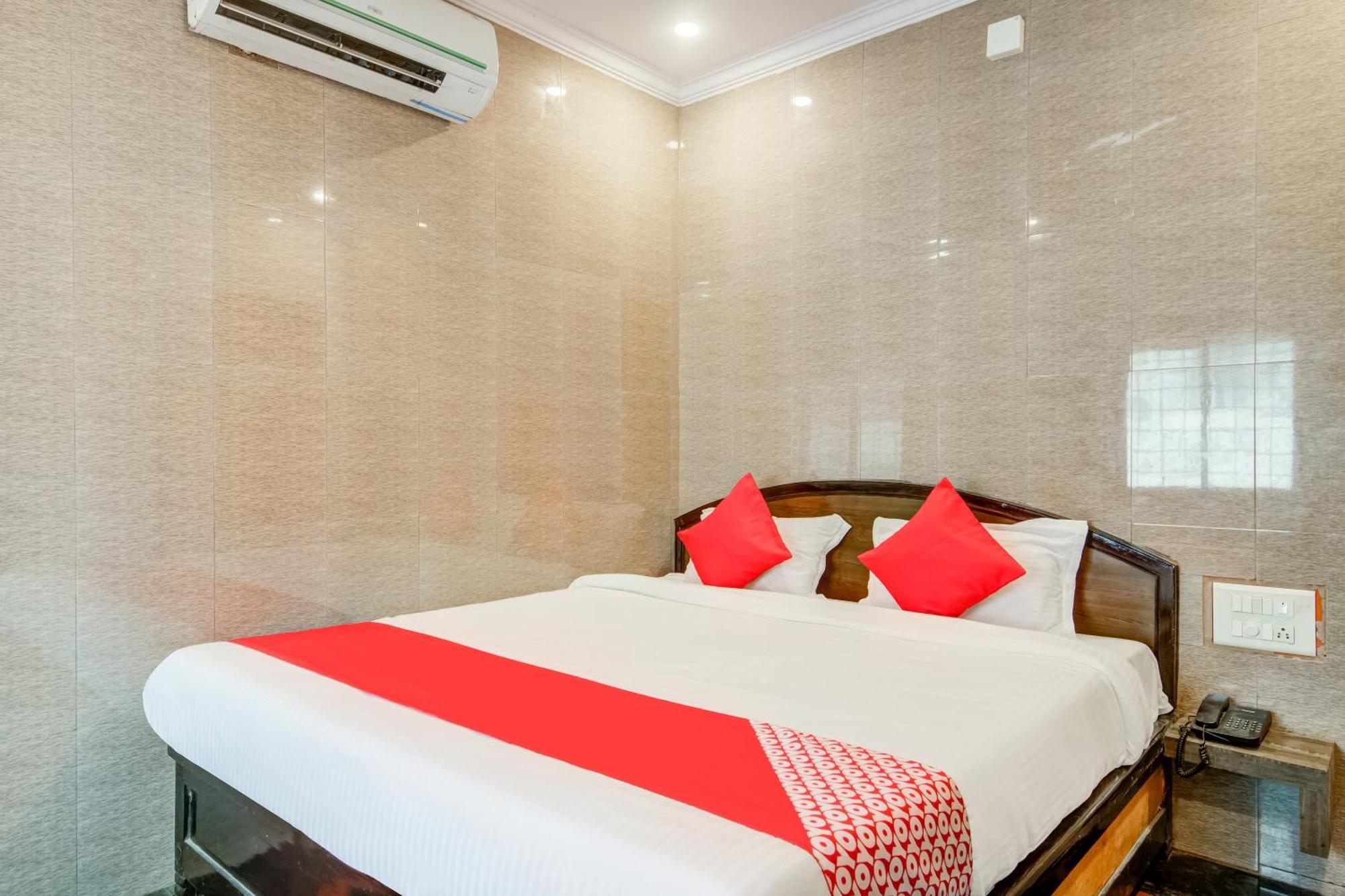 Hotel Tejasri Residency Vijayawāda Esterno foto