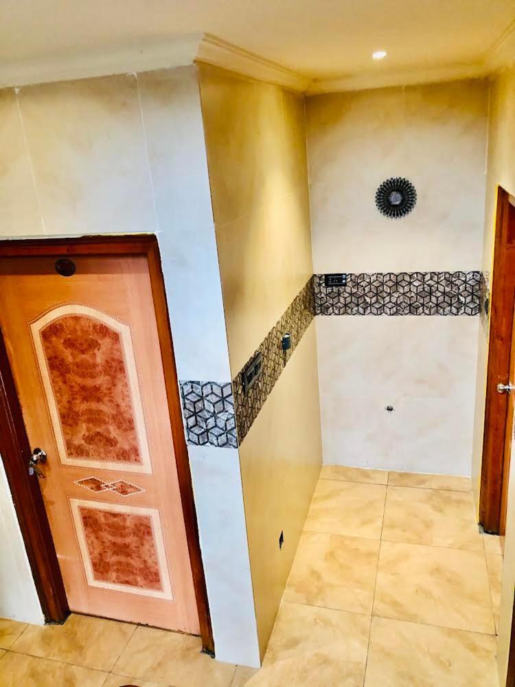 Hotel Tejasri Residency Vijayawāda Esterno foto