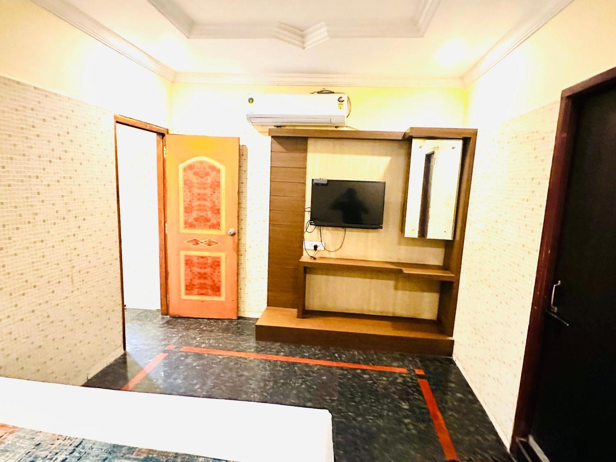 Hotel Tejasri Residency Vijayawāda Esterno foto