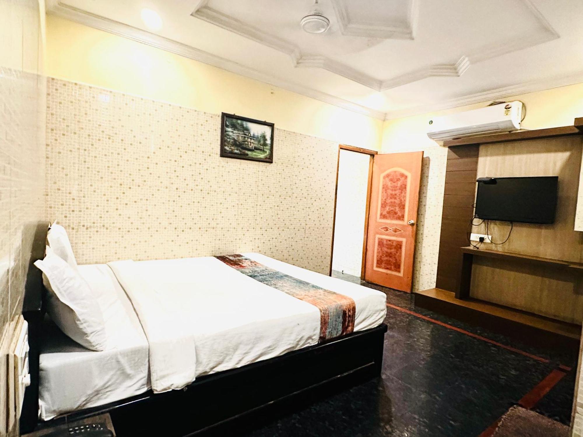 Hotel Tejasri Residency Vijayawāda Esterno foto