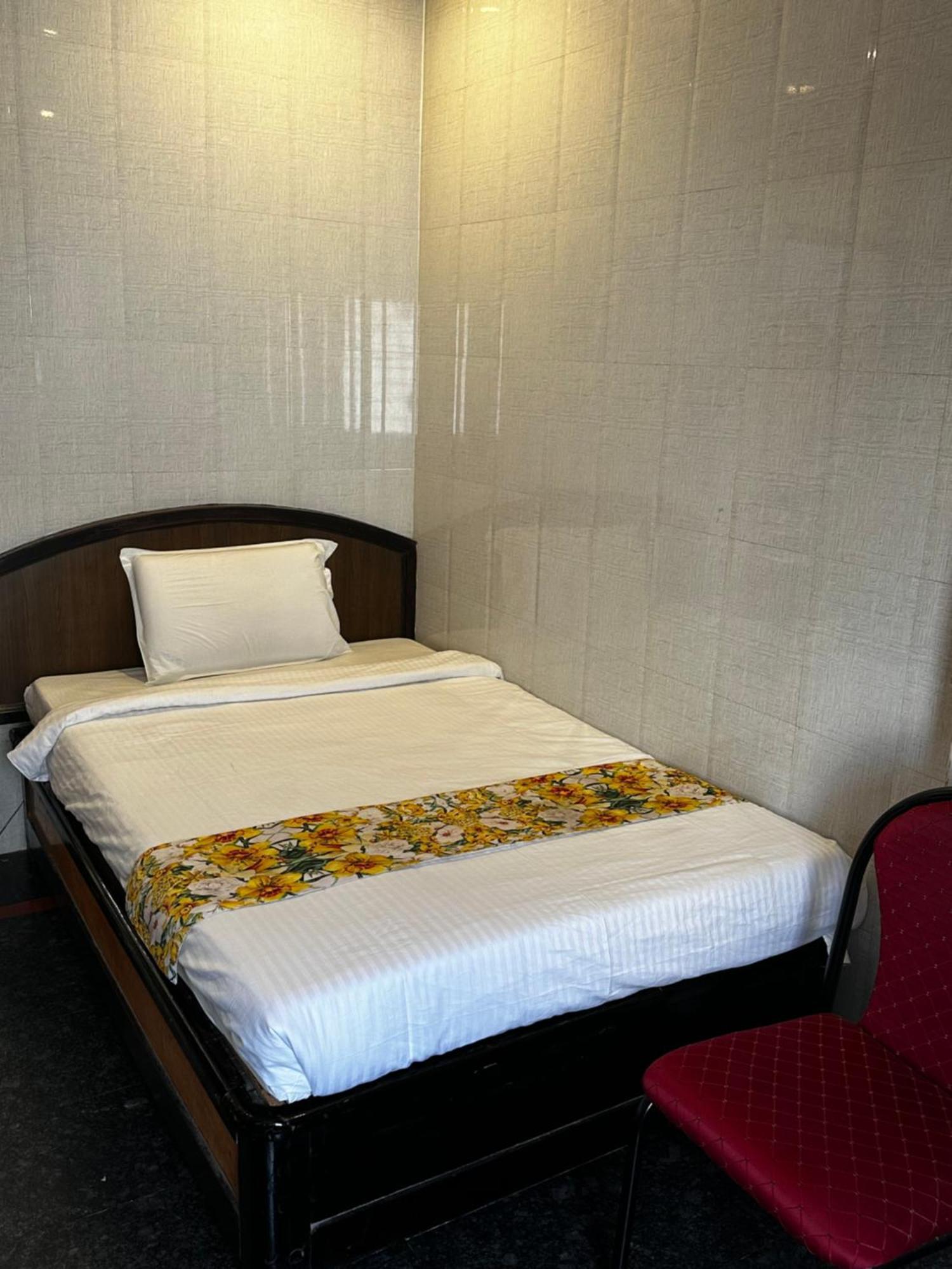 Hotel Tejasri Residency Vijayawāda Esterno foto