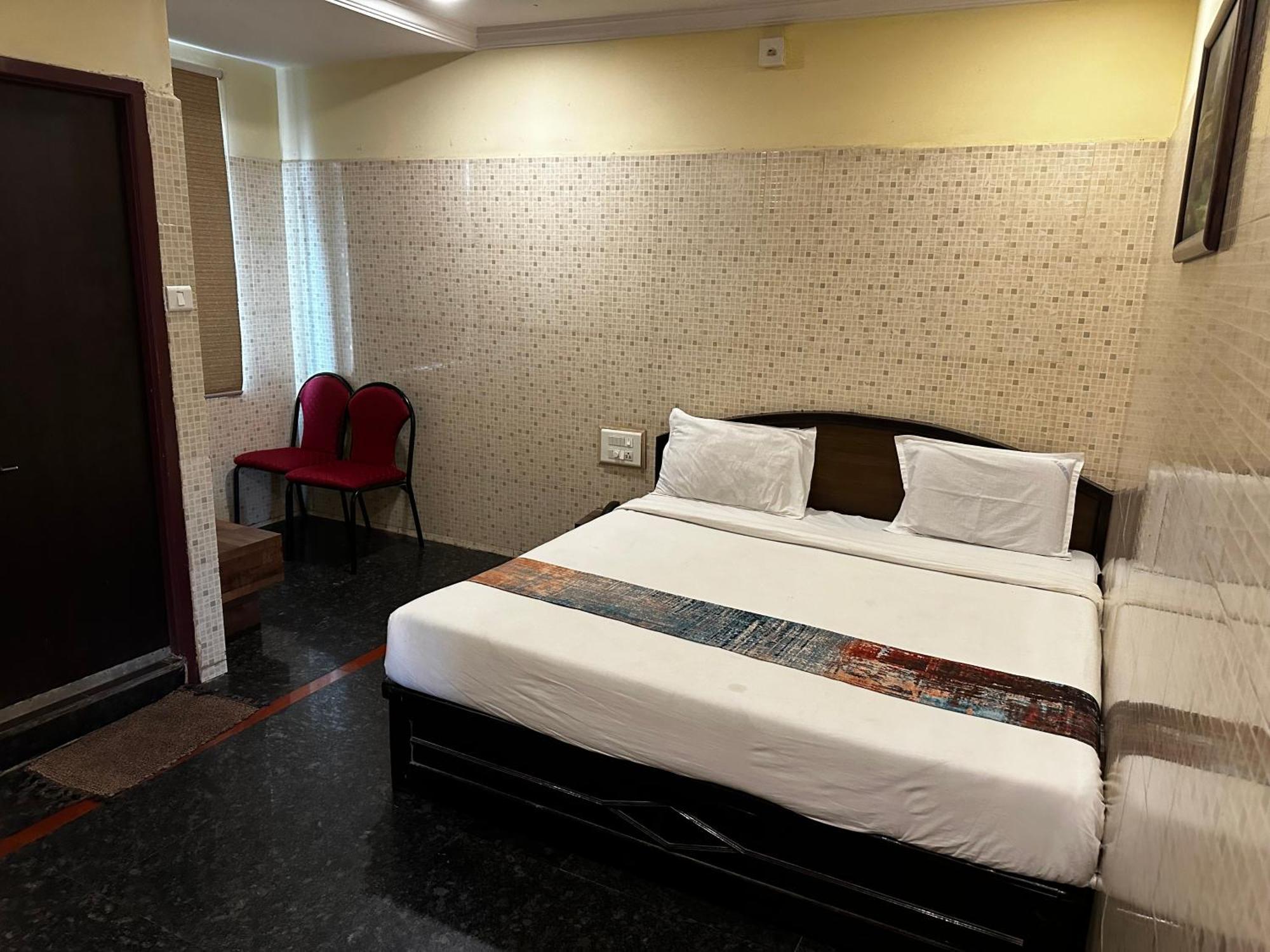 Hotel Tejasri Residency Vijayawāda Esterno foto