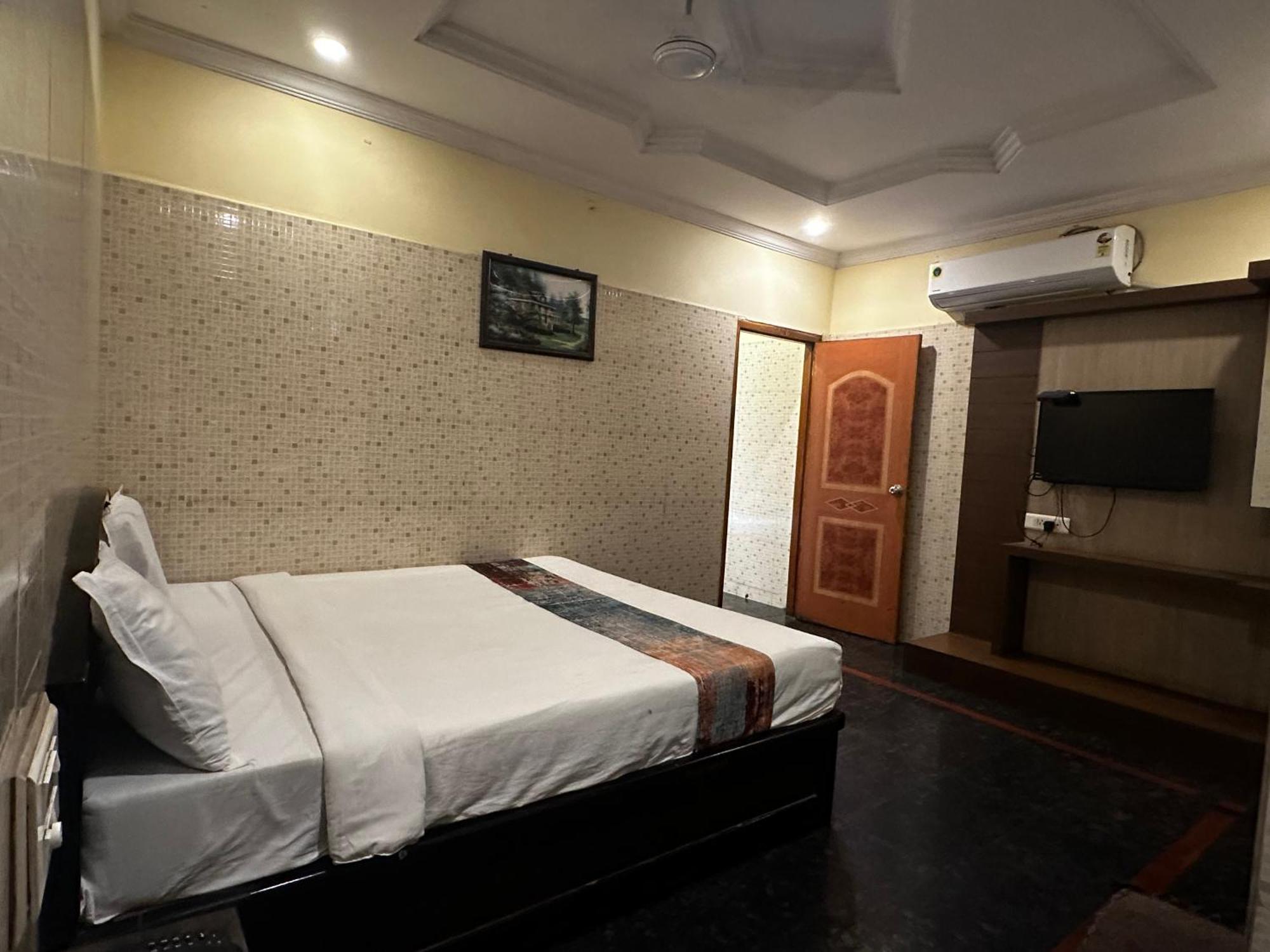 Hotel Tejasri Residency Vijayawāda Esterno foto