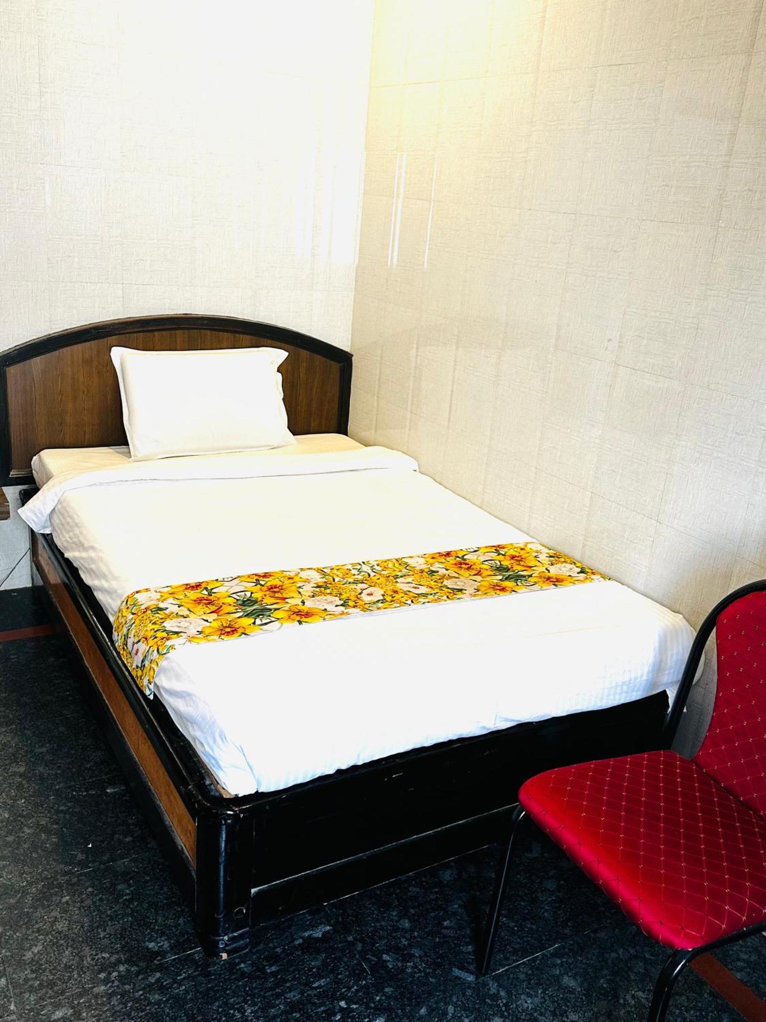 Hotel Tejasri Residency Vijayawāda Esterno foto