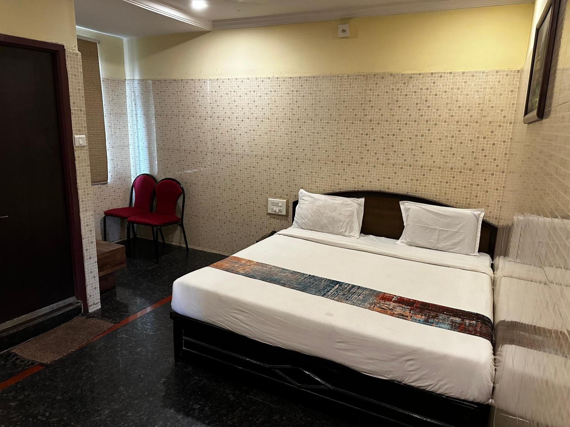 Hotel Tejasri Residency Vijayawāda Esterno foto