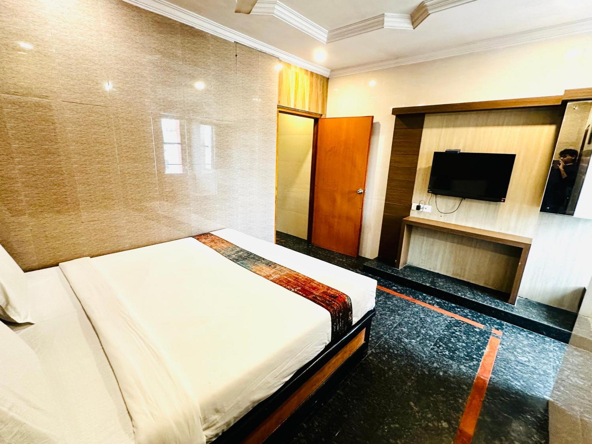 Hotel Tejasri Residency Vijayawāda Esterno foto