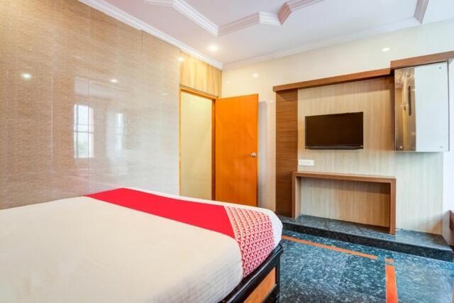 Hotel Tejasri Residency Vijayawāda Esterno foto