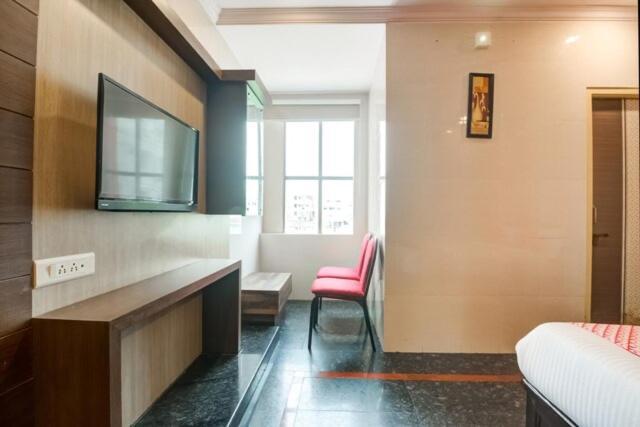Hotel Tejasri Residency Vijayawāda Esterno foto