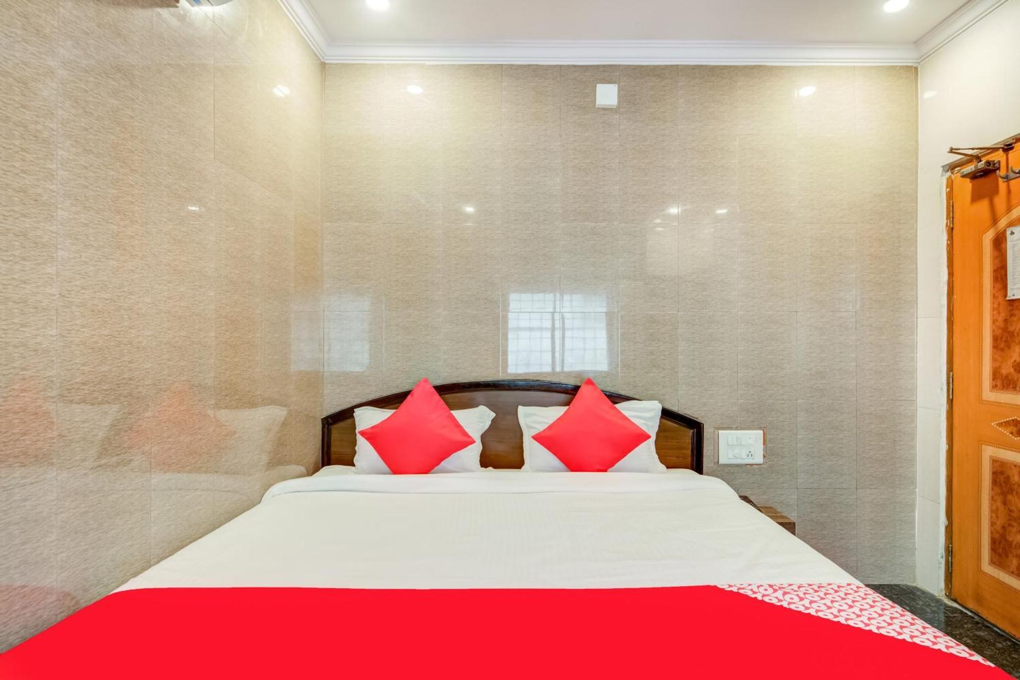 Hotel Tejasri Residency Vijayawāda Esterno foto